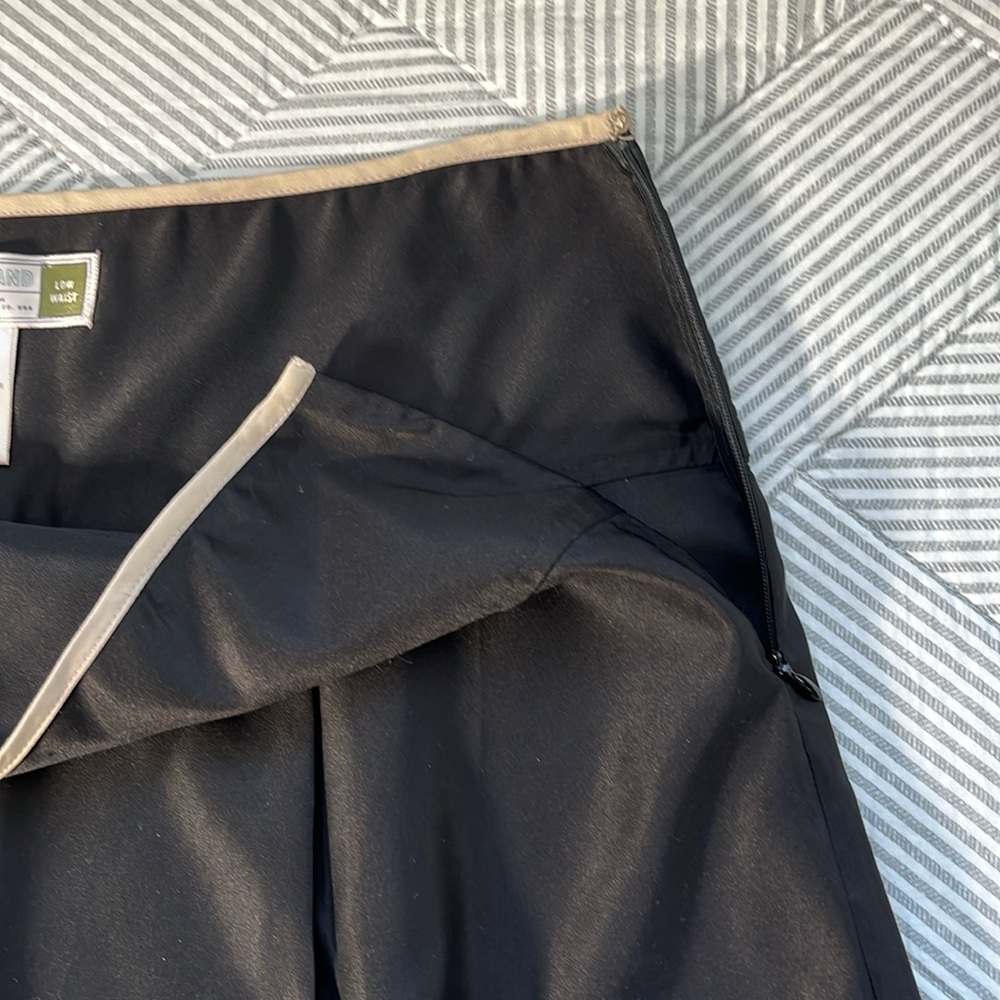 Old Navy Women's Pleated Scalloped Hem Skirt - Picture 5 of 8